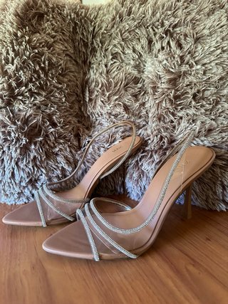 Tacones Zara Beige y Plateados con Pedrería