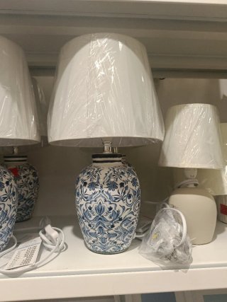 Lámpara de mesa cerámica azul y blanca