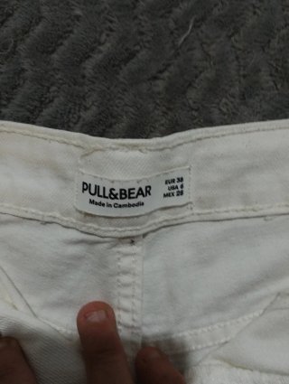 Pantalón corto blanco roto