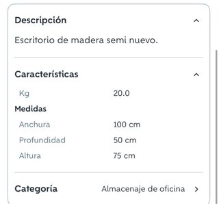 Escritorio de madera con estanterías