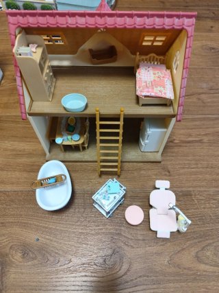 Casita Silvanian Families con accesorios