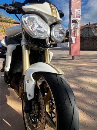 Triumph Street Triple Blanca
