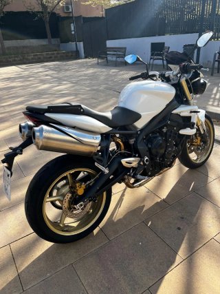 Triumph Street Triple Blanca