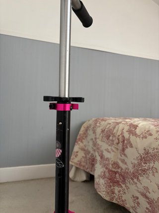 Patinete Oxelo con correa ajustable