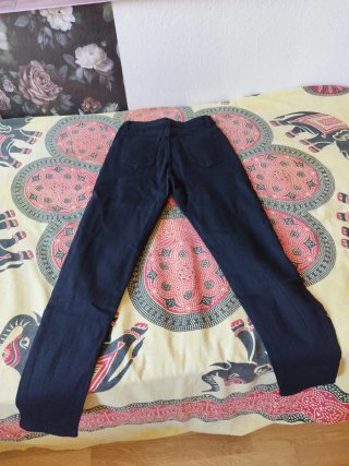 Pantalón vaquero gótico con estampado