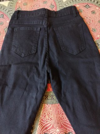 Pantalón vaquero gótico con estampado