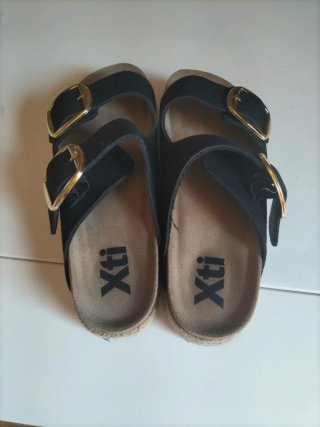 Sandalias Xti Mujer Negro y Dorado