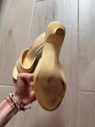 Tacones amarillos talla 39