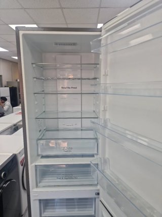 Nevera Hisense 2m  , puertas cristal