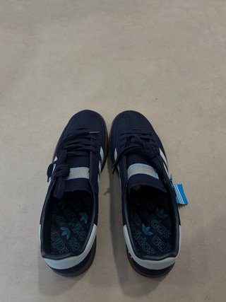 Adidas Spezial Azul Marino y Blanco