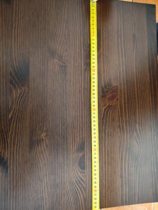 Mesa auxiliar de madera oscura