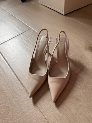 Tacones Mango Beige Slingback Puntiagudos