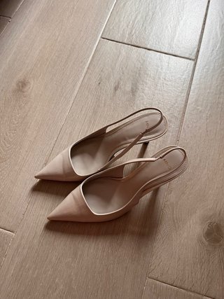 Tacones Mango Beige Slingback Puntiagudos