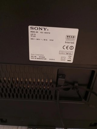 Televisión Sony Negra (no tiene mando)
