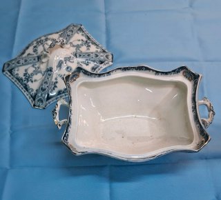 Sopera de porcelana azul y blanca