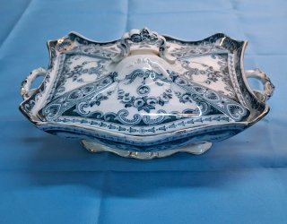 Sopera de porcelana azul y blanca
