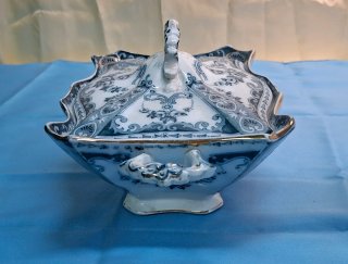 Sopera de porcelana azul y blanca