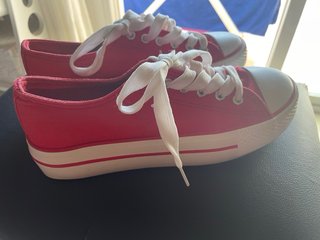 Zapatos estilo Converse rojos