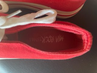 Zapatos estilo Converse rojos