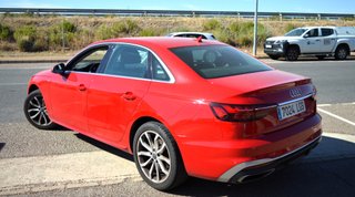 AUDI A4 S line 30 TDI S tronic
