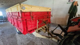 Tractor Massey Ferguson 374S con remolque