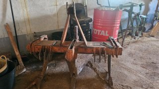 Tractor Massey Ferguson 374S con remolque