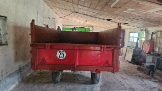 Tractor Massey Ferguson 374S con remolque