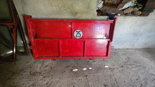Tractor Massey Ferguson 374S con remolque