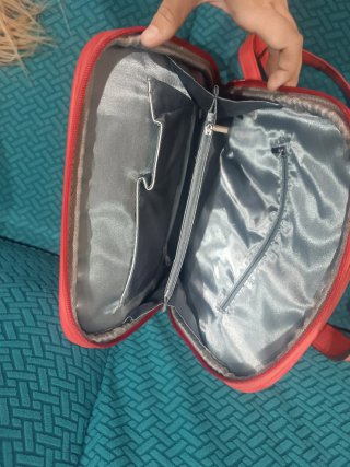 Bolso tipo mochila rojo