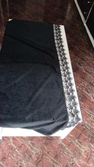 Mantilla negra con encaje floral