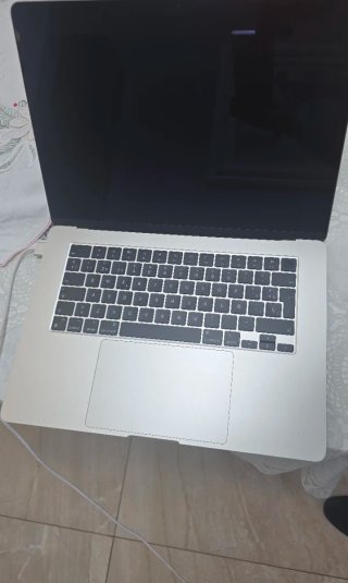 MacBook Air 15 M3 2024 Plata 16 gigas ram 256