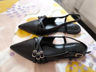 Sandalias Negras Punta Hebillas