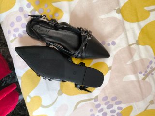 Sandalias Negras Punta Hebillas