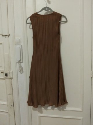 Vestido plisado marrón talla única