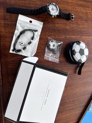 Reglos niños:Conjunto: Reloj, Pulsera y Monedero