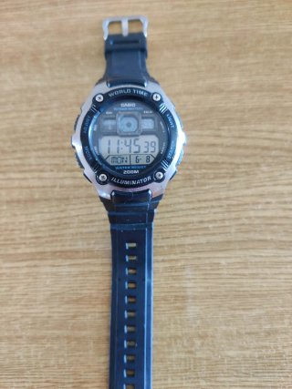 Reloj Casio AE2000W World Time