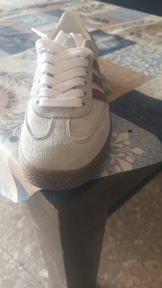 Adidas Deportivas Beige/Marrón Nuevas
