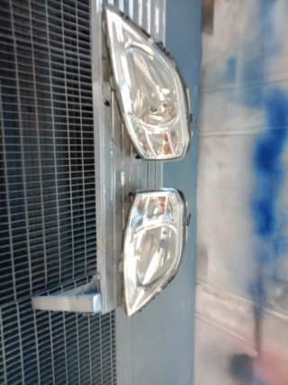 2 Faros Dacia Logan