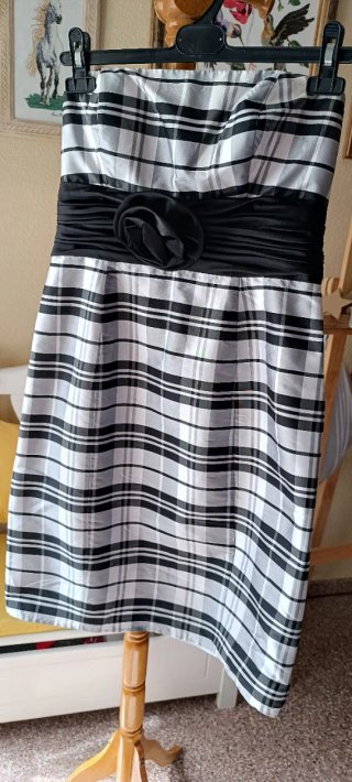 Vestido de cuadros blanco y negro
