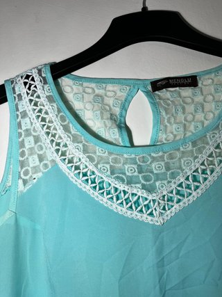 Blusa azul turquesa bordada sin mangas Talla M