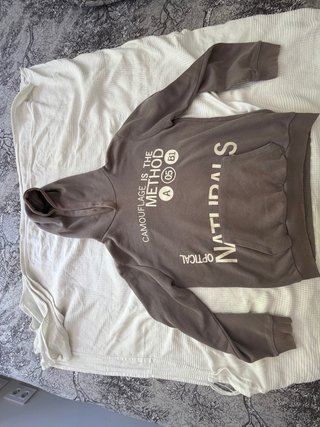 Sudadera Bershka gris con estampado