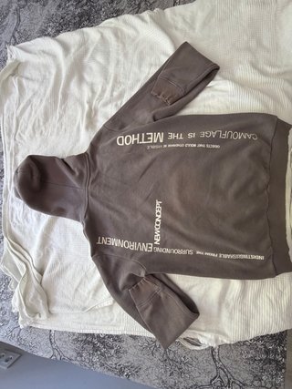 Sudadera Bershka gris con estampado