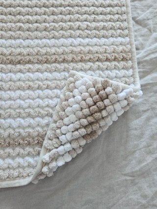 Alfombrilla baño beige y blanca super suave