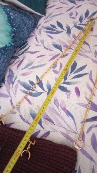 Bolso de mano tejido con cadena dorada hecho a man