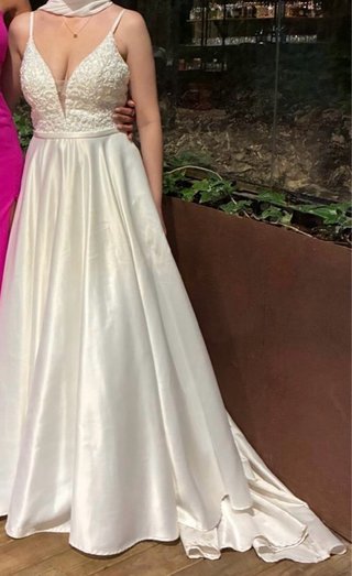 Vestido de Novia Blanco Un Solo Uso y velo