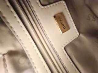 Bolso Guess Beige y Dorado