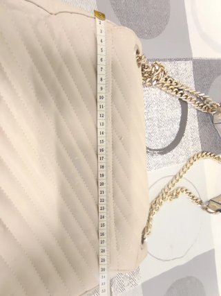 Bolso Guess Beige y Dorado