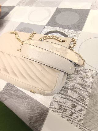 Bolso Guess Beige y Dorado