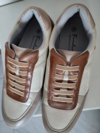 Zapatillas Beige y Marrón Talla 36