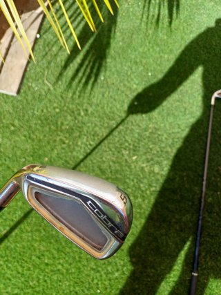 Palos de golf zurdos